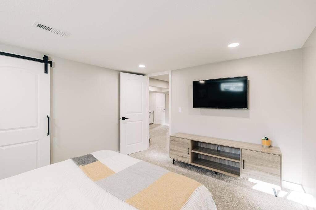 Beautiful Luxury Home Freshly Renovated With Big Yard, Seating & Grill Pad Cottage Grove 外观 照片