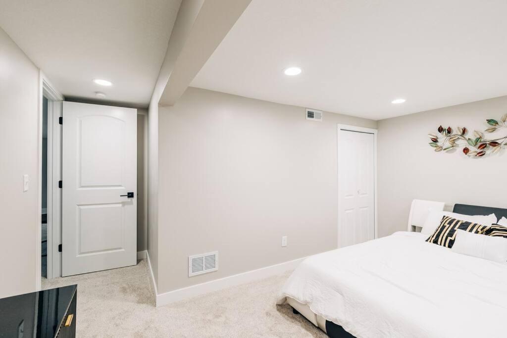 Beautiful Luxury Home Freshly Renovated With Big Yard, Seating & Grill Pad Cottage Grove 外观 照片